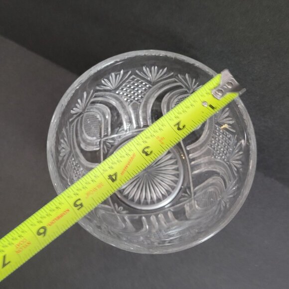 Vintage Clear Glass Bowl With Intricate Cut Design 7" Diameter 4.5" Height Home - Picture 5 of 8